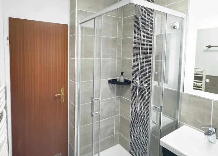 Apartment Modernes Mit Balkon&parkplatz, Wifi *