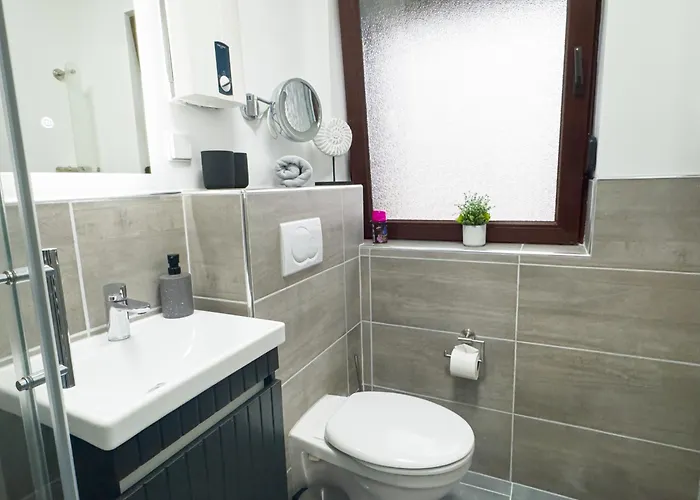 Modernes Mit Balkon&parkplatz, Wifi *