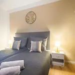 Apartman Moin - Privater Parkplatz & Balkon, Wifi Und Tv *