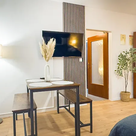 Modernes Mit Balkon & Parkplatz, Wifi *