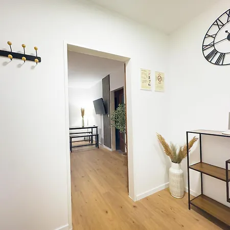 Moin Z#1- Privater Parkplatz & Balkon, Wifi Und Tv Apartment