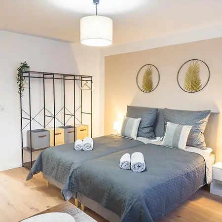 Lägenhet Modernes Mit Balkon & Parkplatz, Wifi