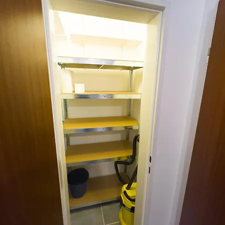 Lägenhet Modernes Mit Balkon & Parkplatz, Wifi *