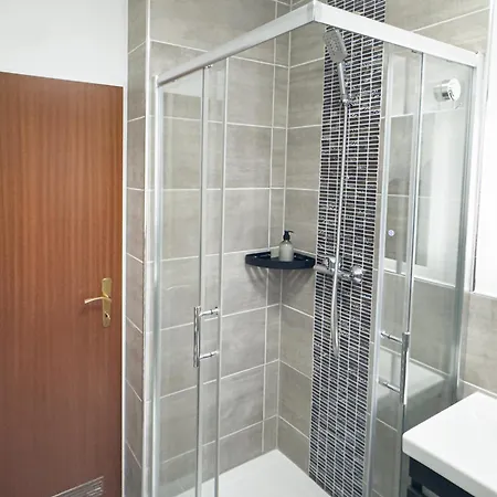 Apartment Moin Z#1- Privater Parkplatz & Balkon, Wifi Und Tv *