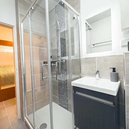 Moin Z#1- Privater Parkplatz & Balkon, Wifi Und Tv Apartment *