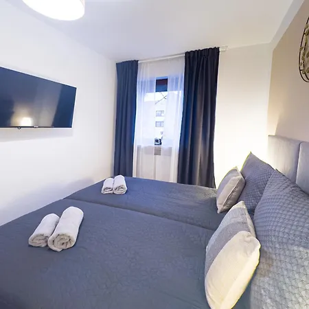 Modernes Mit Balkon & Parkplatz, Wifi Lägenhet